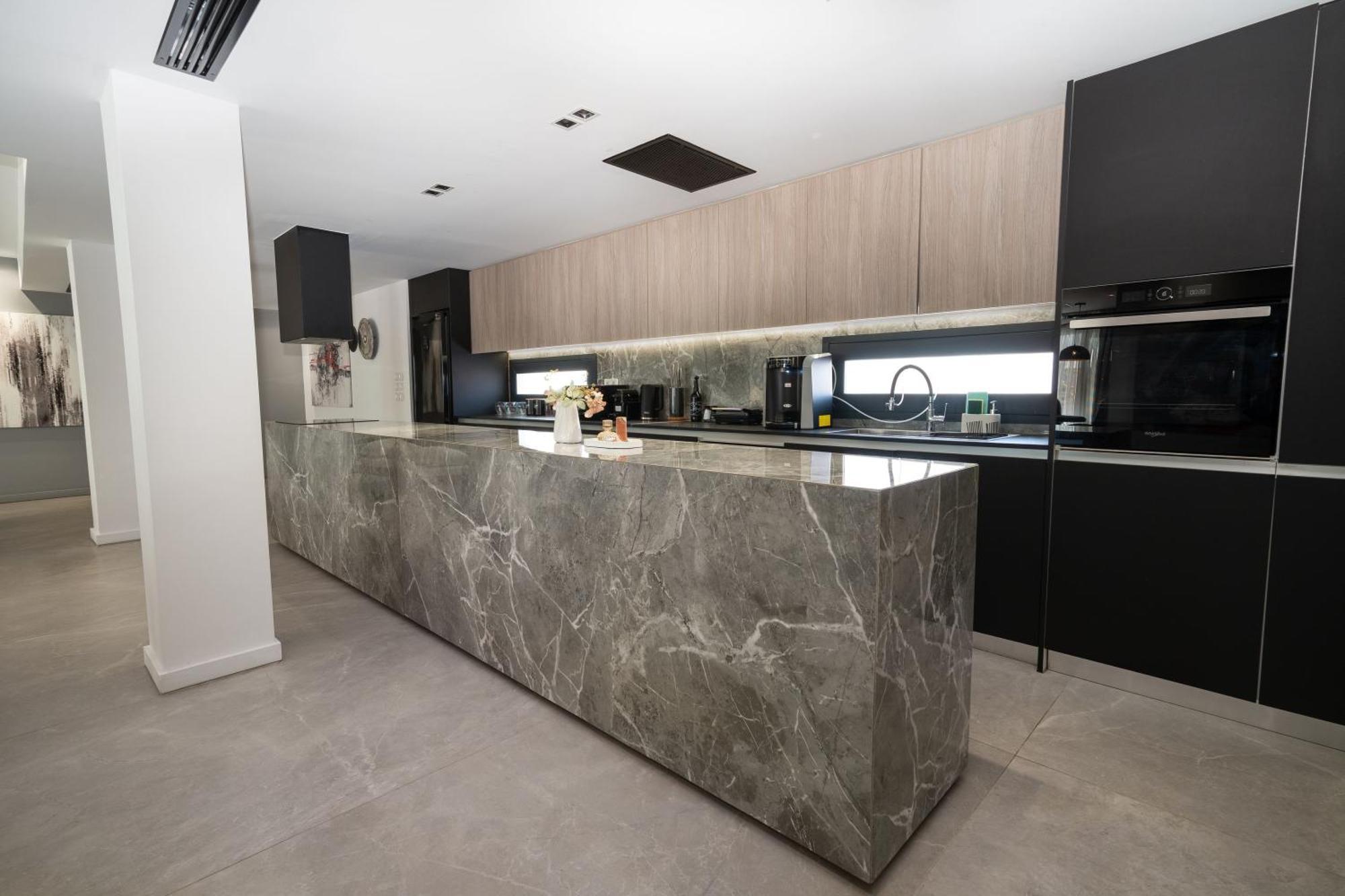 Three-Bedroom Premium Apartment Balcony,1699183882:JPEG